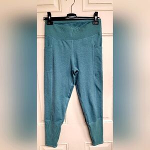 Women's Size Med, Threads 4 Thoughts "Reactive"  ♻️ Yoga Pants.